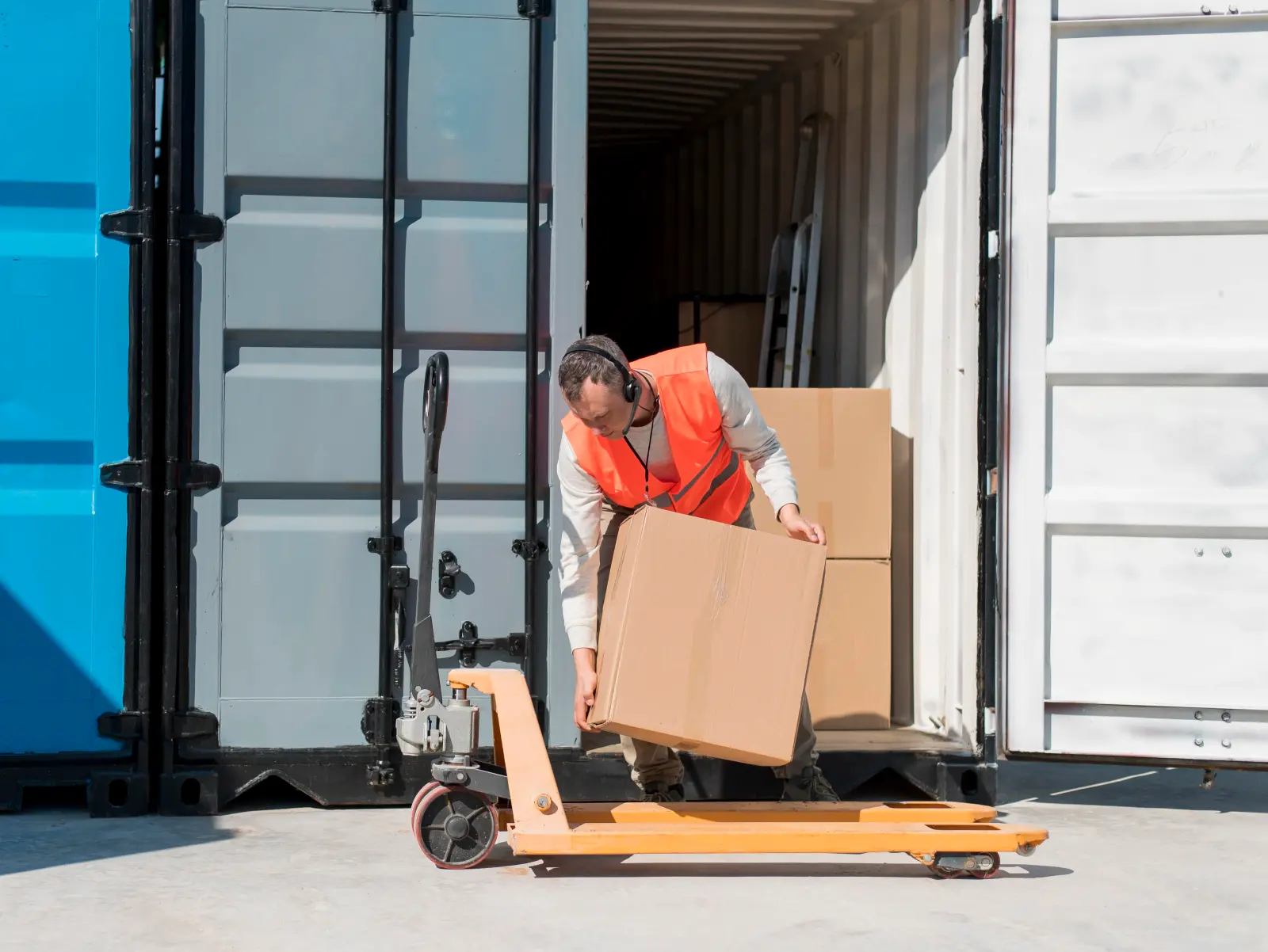 Chargement de conteneur maritime pour les Comores - Speedzone Logistics